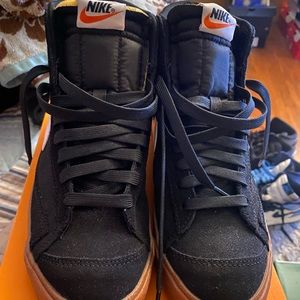 Women’s Nike blazer Mid ‘77 suede ‘Black Gum’